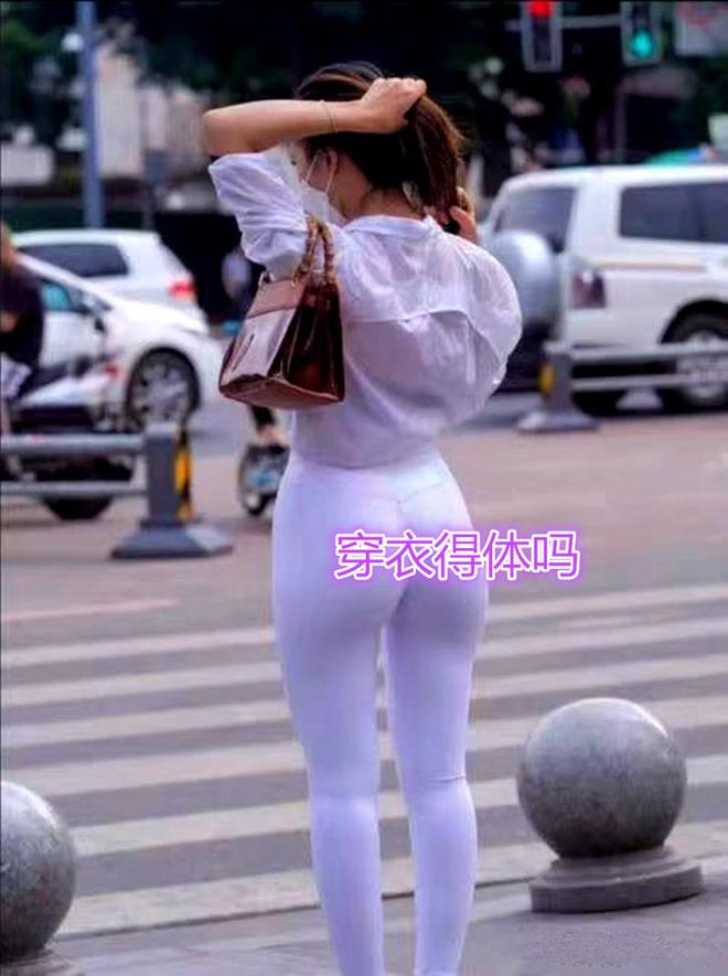 6686体育官网中年女子穿瑜伽裤逛街路人纷纷侧目网友：这美女的身材绝绝子(图4)