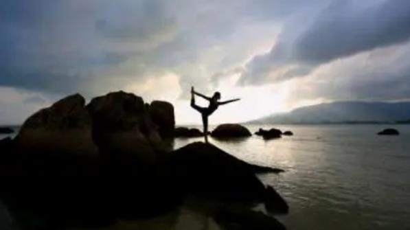 韩国透明瑜伽表演视频瑜伽初入门(图2)