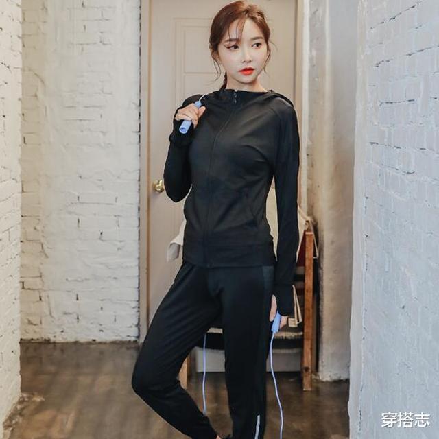 健身房女人真的会穿看我小姨身上穿的瑜伽服陪你练出马甲线(图1)