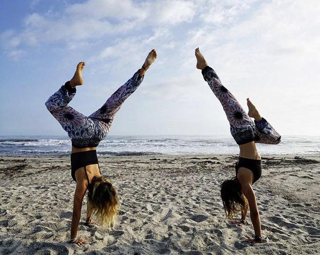 6686体育闺蜜瑜伽ins上这么穿找闺蜜一起练 Acroyoga 真不错(图7)